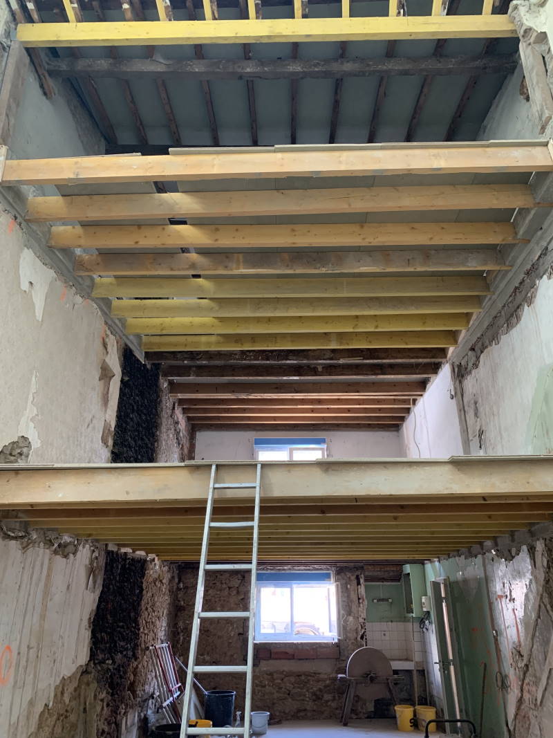 Terrassement fini avec pose du gazon en rouleau